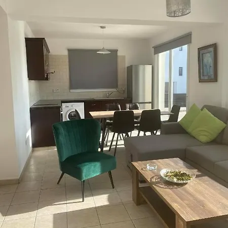 Cosy In Kato With Pool Access