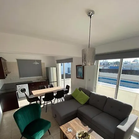 דירה Cosy In Kato With Pool Access פאפוס
