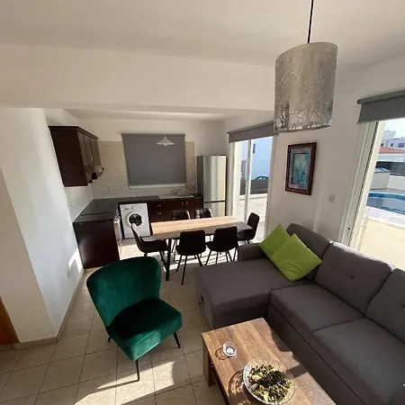 Cosy In Kato With Pool Access Appartement Paphos