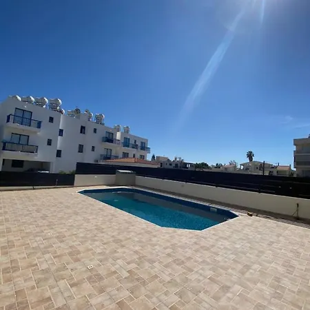 דירה Cosy In Kato With Pool Access פאפוס