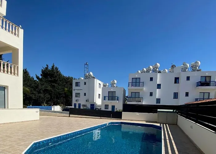 Cosy In Kato With Pool Access